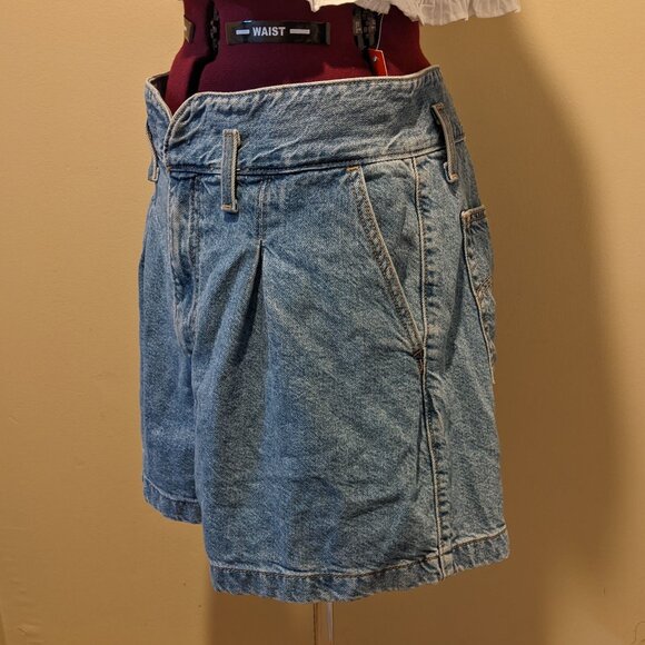 LEVI’S Women’s Denim washed blue Shorts – Size 31 – Relaxed A-Line Silhouette - Picture 9 of 16